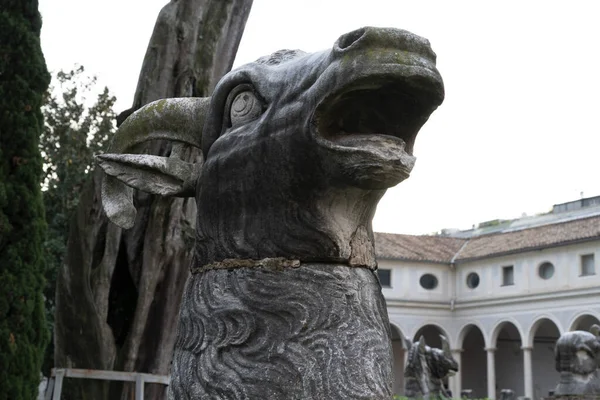 Bath of Diocletian in Rome michelangelo cloister giant animal statue — Stock Photo, Image