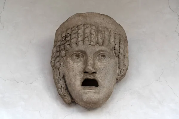 Театральная маска Диоклетиана в Риме — стоковое фото