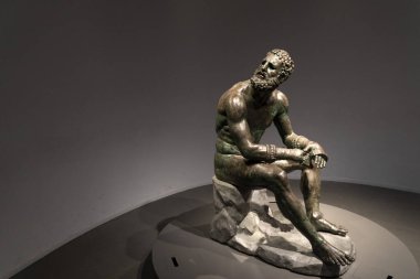 Roma 'da boksör boksör Yunan bakır heykeli