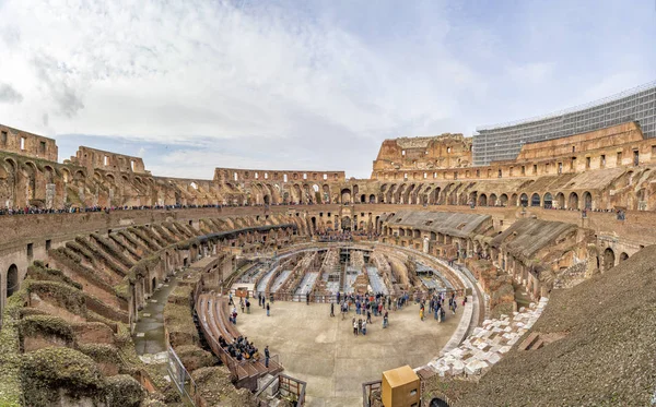 ROME, ITALY - NOVEMBER 23 2019 Colosseum full of tourist — Stock Photo, Image