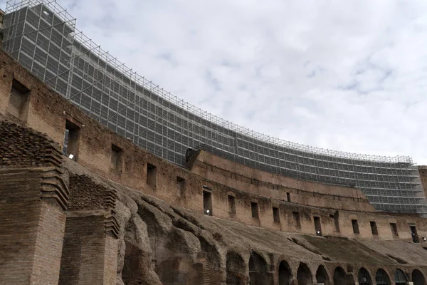 Colosseum detail in rome under restoration — Stock Photo, Image