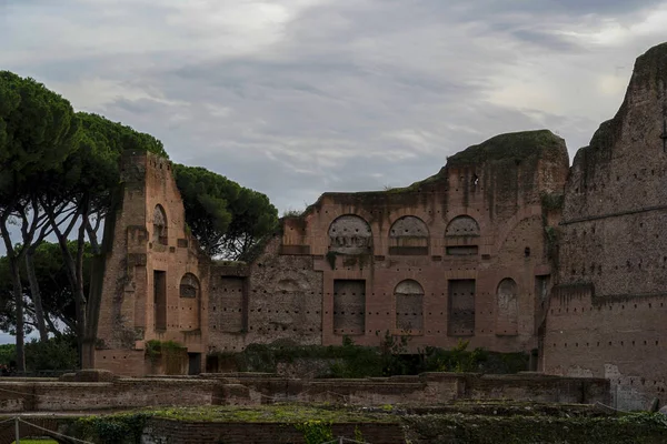 Fóruns imperiais em roma no dia nublado — Fotografia de Stock