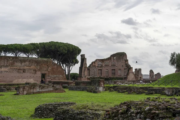 Kaiserliche Foren in Rom am bewölkten Tag — Stockfoto