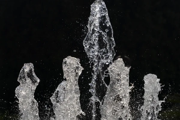 Fontana schizzi d'acqua dettaglio da vicino — Foto Stock