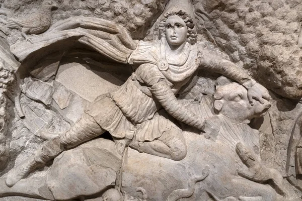 Αρχαία Mitra λεπτομέρεια αγάλματος — Φωτογραφία Αρχείου
