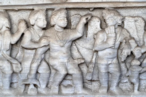 Bas reliëf op sarcofaag in Bad van Diocletianus in Rome — Stockfoto
