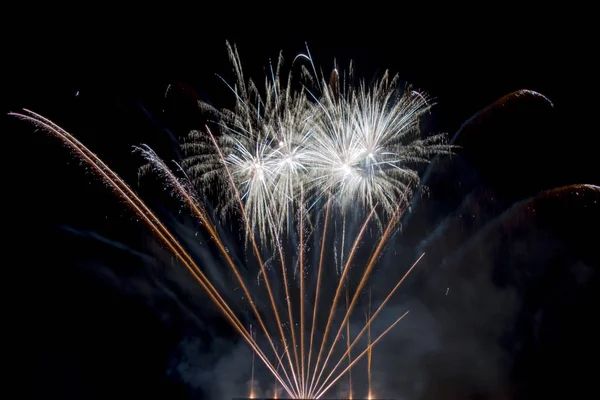 Feliz ano novo fogos de artifício reais em preto — Fotografia de Stock
