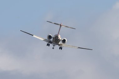 Uçak inmeden önce dönüyor