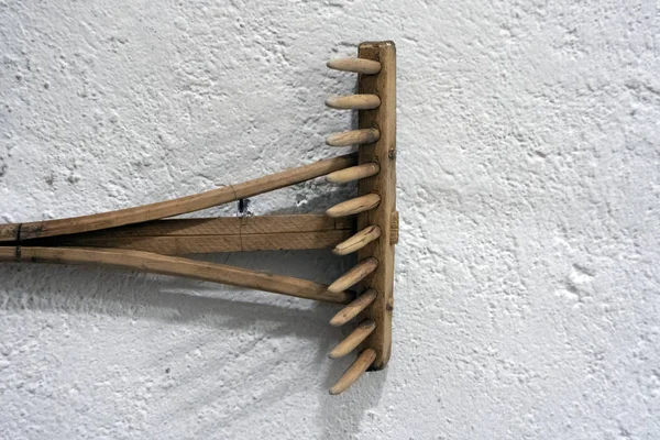 Old wood rake tool — Stock Photo, Image