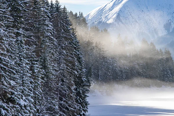 Niebla congelada del lago alpino —  Fotos de Stock