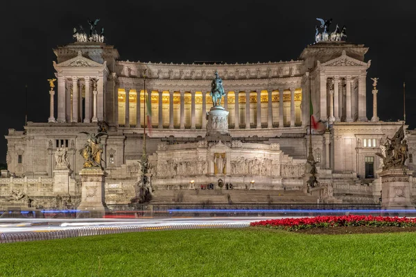 Roma 'nın bilinmeyen askeri Vittoriano sarayı gece görüşü — Stok fotoğraf