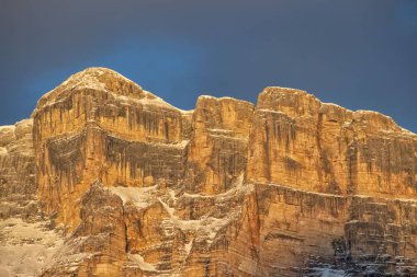 Monte croce dolomitleri gün batımında Badia Valley Dağları