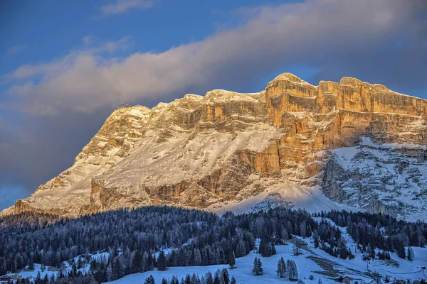 Monte croce dolomites badia údolí hory při západu slunce — Stock fotografie