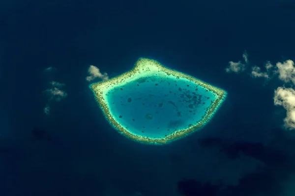 Manta shape atoll maldives aerial view landscape — Stock Photo, Image