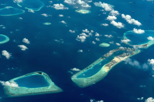 Maldives vue aérienne paysage atoll et îles — Photo