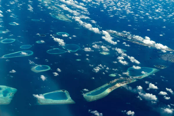 Maldives vue aérienne paysage atoll et îles — Photo