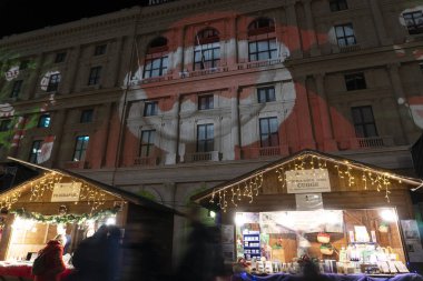 Cenova, İtalya - 22 Aralık 2019 - De Ferrari Place 'de geleneksel Noel pazarı