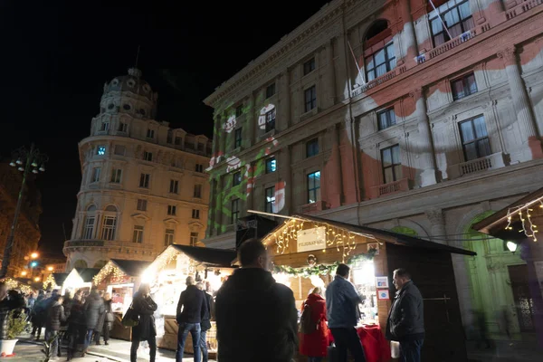 GENOA, ITÁLIA - 22 DE DEZEMBRO DE 2019 - Mercado tradicional de Natal em De Ferrari Place — Fotografia de Stock