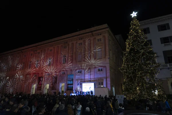 Genua, Italië - 22 december 2019 - Traditionele kerstmarkt in De Ferrari Place — Stockfoto