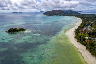 Praslin Adası Seyşeller Cenneti Sahil Hava Aracı Panorama manzarası Anse Volbert