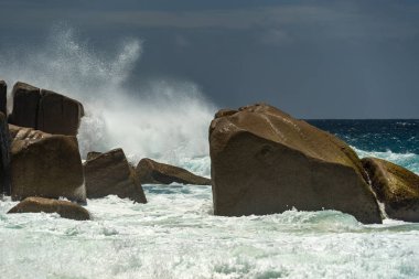 Seyşeller turkuaz göl dalgaları