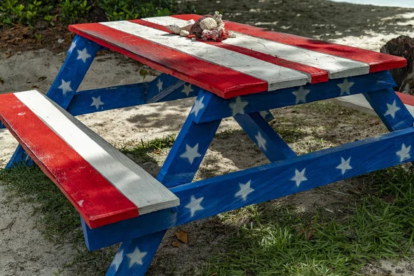 美国明星和条纹画野餐野营餐桌 — 图库照片