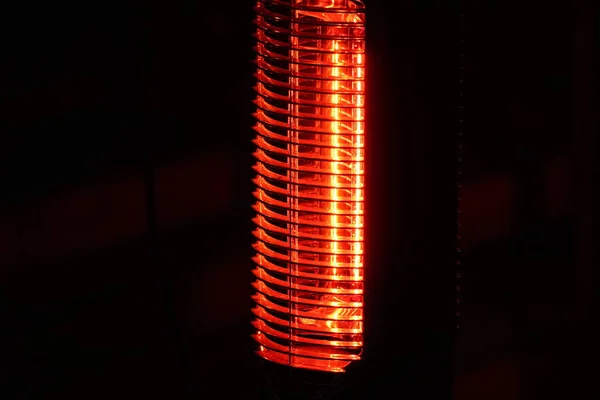 Detalle del calentador eléctrico aislado en negro — Foto de Stock