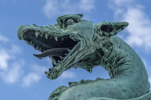 Drago di Lubiana sul ponte simbolo della città — Foto Stock