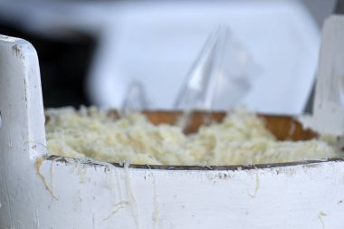 Markette satılık lahana turşusu