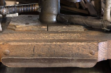 Eski bir parmak izi makinesi.