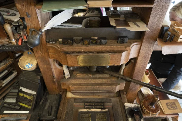 Alte alte Druckerpresse — Stockfoto