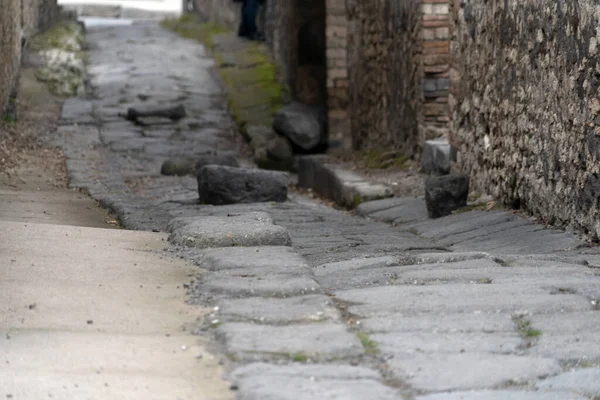 Pompeya ruinas camino romano calle peatonal a pie — Foto de Stock