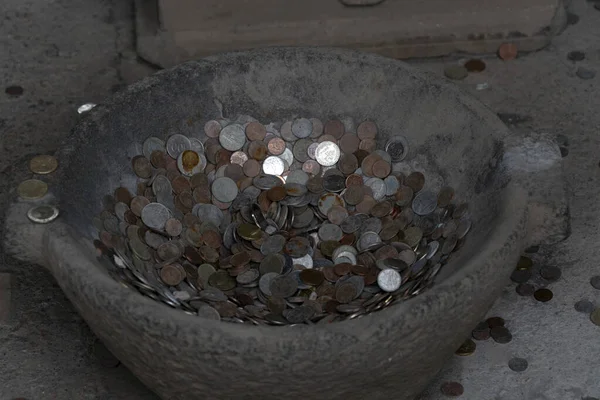 Pompei ruins houses full of tourist coins — Stock Photo, Image