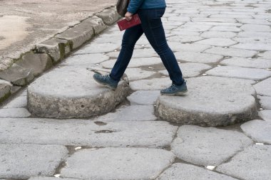 Pompei Roma yolunu harabeye çevirdi.