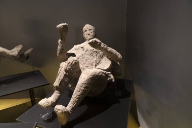 Pompei harabeleri gömülmüş ceset heykeli
