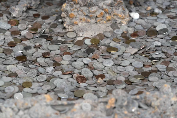 Pompei ruins houses full of tourist coins — Stock Photo, Image