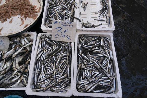 Nápoly utcai halpiac a spanyol kerületben — Stock Fotó