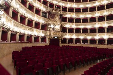 Napoli, İtalya - Şubat 12020 - Napoli 'deki Saint Charles Kraliyet Tiyatrosu