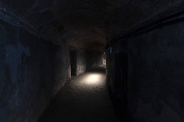 Ercolano, İtalya - 2 Şubat 2020 - Ercolano Herculaneum antik yeraltı araştırmaları kalıntıları