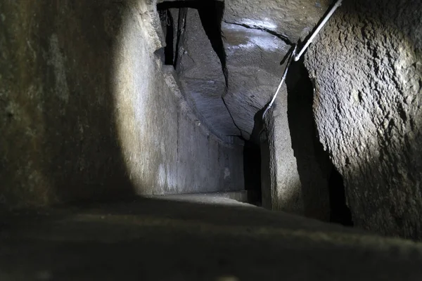 ERCOLANO, ITALY - FEBRUARY 2 2020 - Ercolano Herculaneum ancient ruins underground exploration — Stock Photo, Image