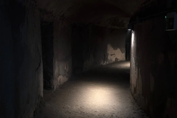 ERCOLANO, ITALIA - 2 DE FEBRERO DE 2020 - Ercolano Herculano antiguas ruinas exploración subterránea — Foto de Stock