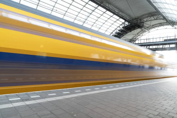 Τρένο Που Φθάνει Στο Άμστερνταμ — Φωτογραφία Αρχείου