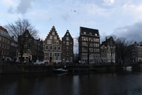 Amsterdam Paesi Bassi Febbraio 2020 Canali Medievali Attraversano Centro Della — Foto Stock