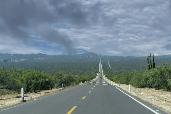 Condução México Baja Califórnia Deserto Estrada Interminável — Fotografia de Stock