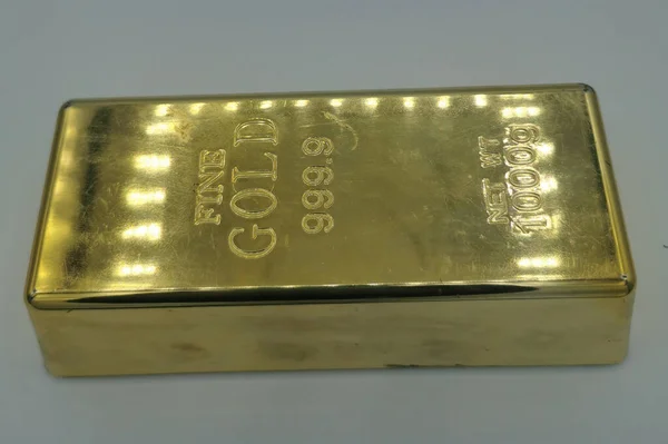 Gold Ingot Isolated Close — Stock Photo, Image
