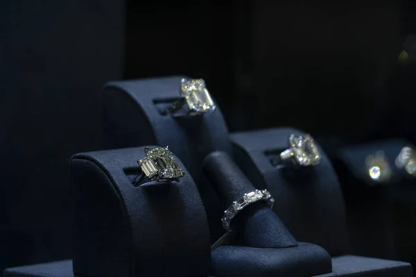 Schaufenster Mit Gold Und Diamantschmuck — Stockfoto