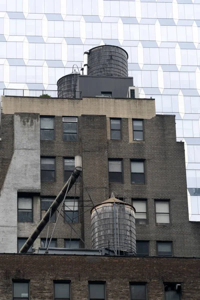 Torri Acqua Sulla Città New York 5Th Avenue Sckyscrapers — Foto Stock