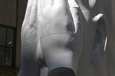 NEW YORK, ABD - 5 Mayıs 2019 - Frieze Heykel Rockefeller Center 'da sunulan bir sanat girişimidir.