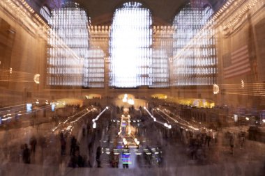 NEW YORK, ABD - 5 Mayıs 2019 - Grand Central istasyonu insan dolu. Burası en çok trafiği olan Amerikan tren istasyonlarından biri.