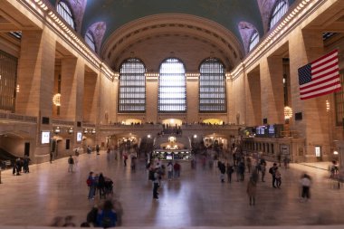 NEW YORK, ABD - 5 Mayıs 2019 - Grand Central istasyonu insan dolu. Burası en çok trafiği olan Amerikan tren istasyonlarından biri.